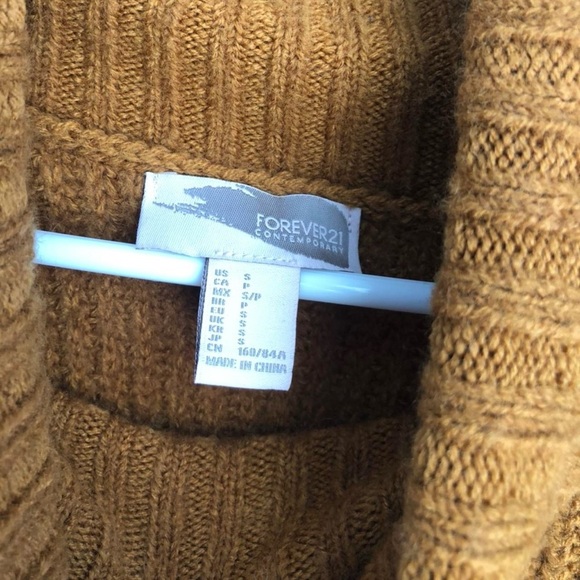 Turtle neck shoulder cut out sweater - Picture 2 of 7